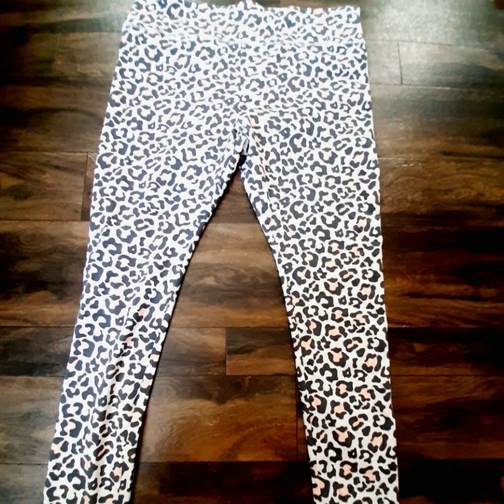 Wild Fable pink black sz XL leopard yoga leggings